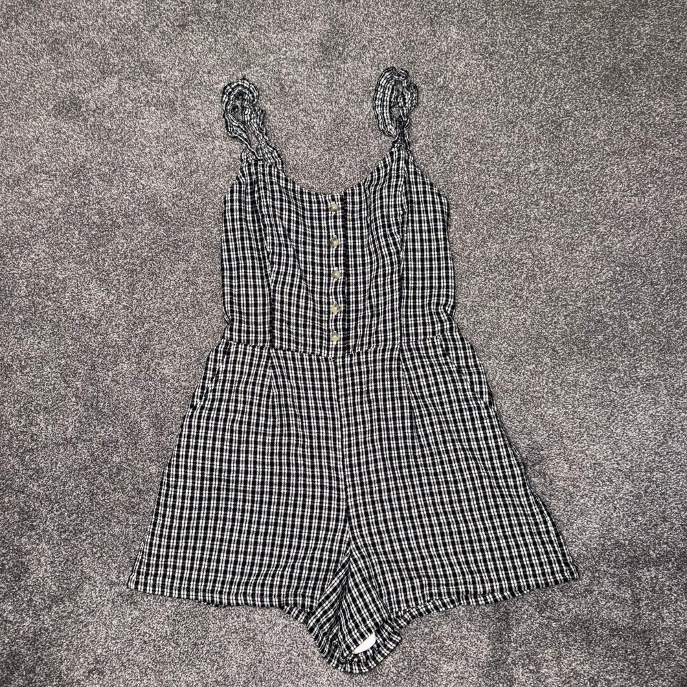 Hollister Black & White Gingham Romper w/ Ruffled Straps and Pockets - Medium